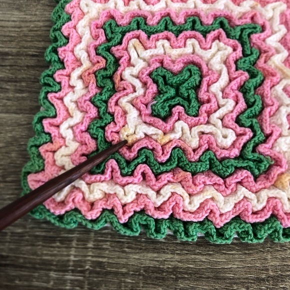 Vtg Crocheted Pot Holder/Hot Pads - Picture 13 of 13